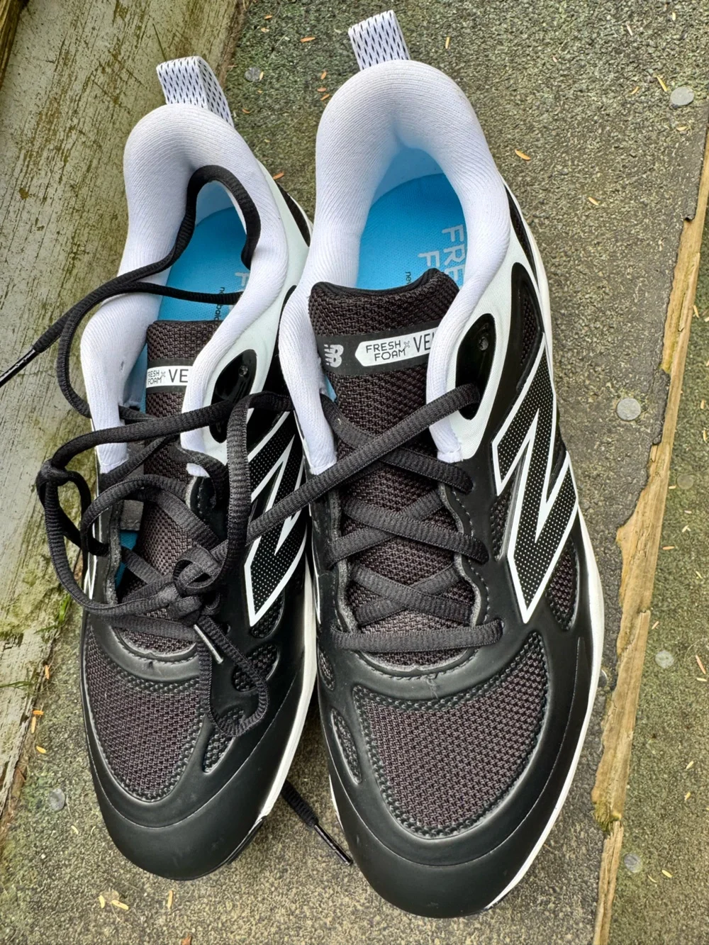 New Balance Black white baseball softball Sneakers Unisex. Men’s 10 Women’s 8.5